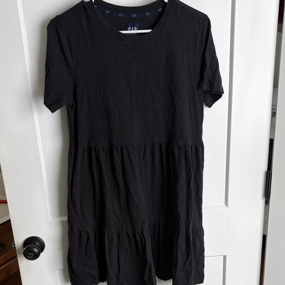 GAP Black Tiered Short Sleeve Dress